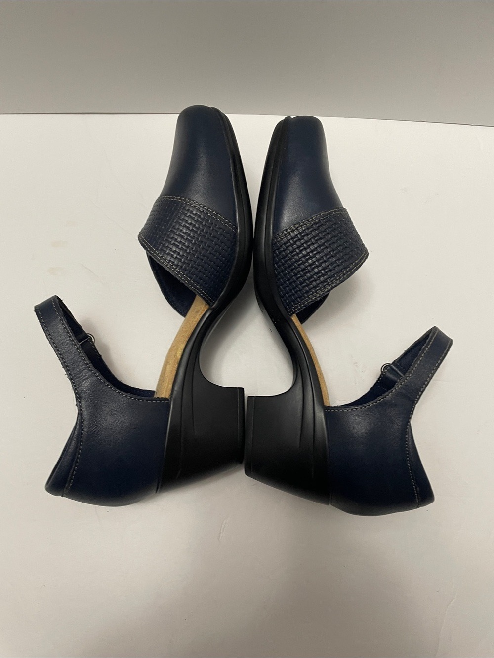 Clarks Navy Heels with Teal Toe Accent Sz 8.5W - Picture 5 of 11